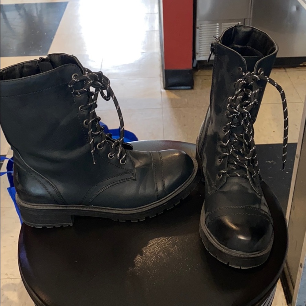 Combat boots
